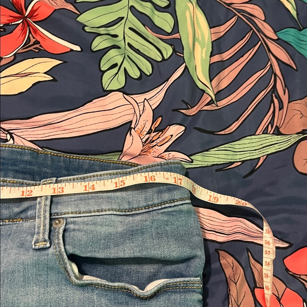 Universal Thread cut offs with stretch - Picture 5 of 6
